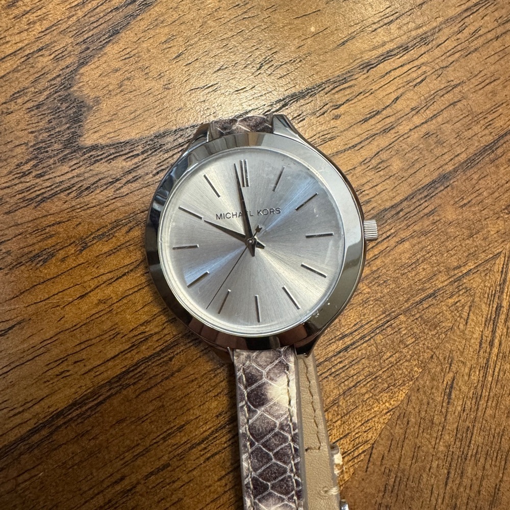 Michael Kors Watch - Picture 5 of 5